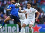 penyerang-italia-lorenzo-insigne-dibayangi-oleh-bek-spanyol-erci-garcia.jpg