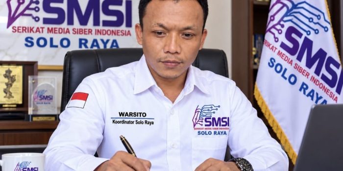Koordinator SMSI Solo Raya Warsito dalam sidang bimbingan kepada pengurus terbaru