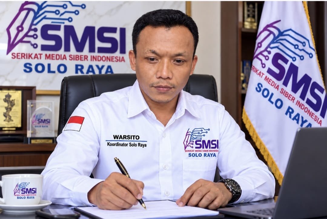 Koordinator SMSI Solo Raya Warsito dalam sidang bimbingan kepada pengurus terbaru